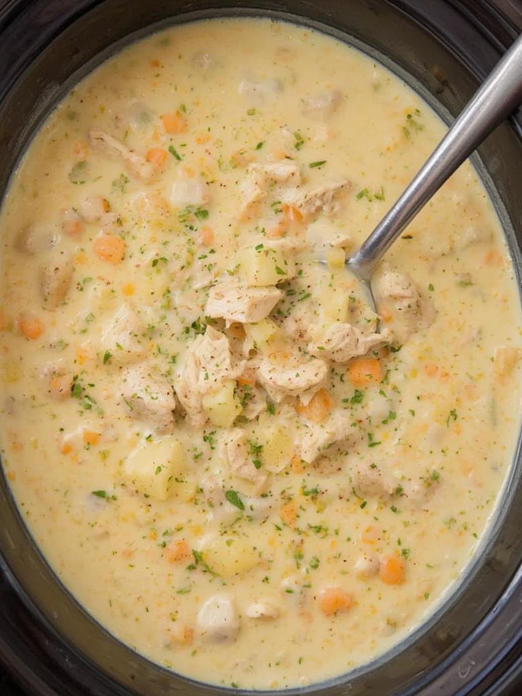 Crockpot Creamy Chicken and Potato Soup